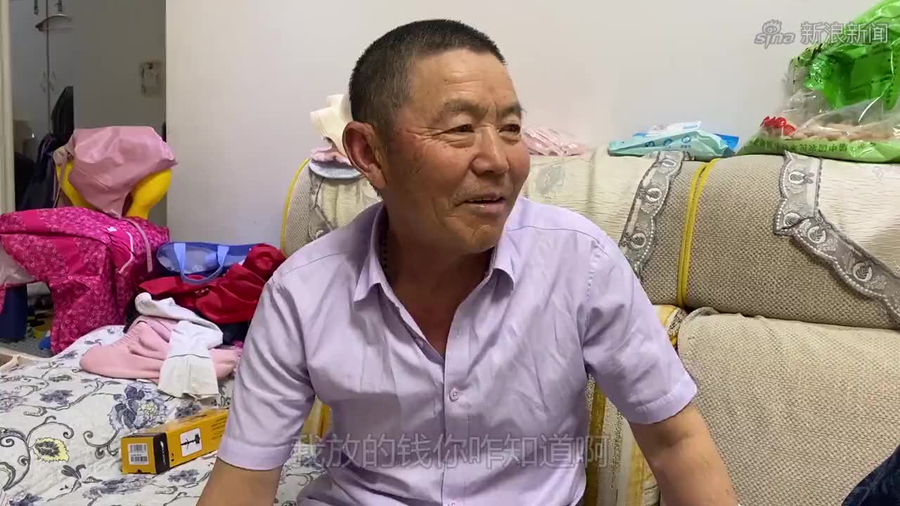 娘家人借钱还没还,又找老李借5000元,老孙气的收拾东西要分家