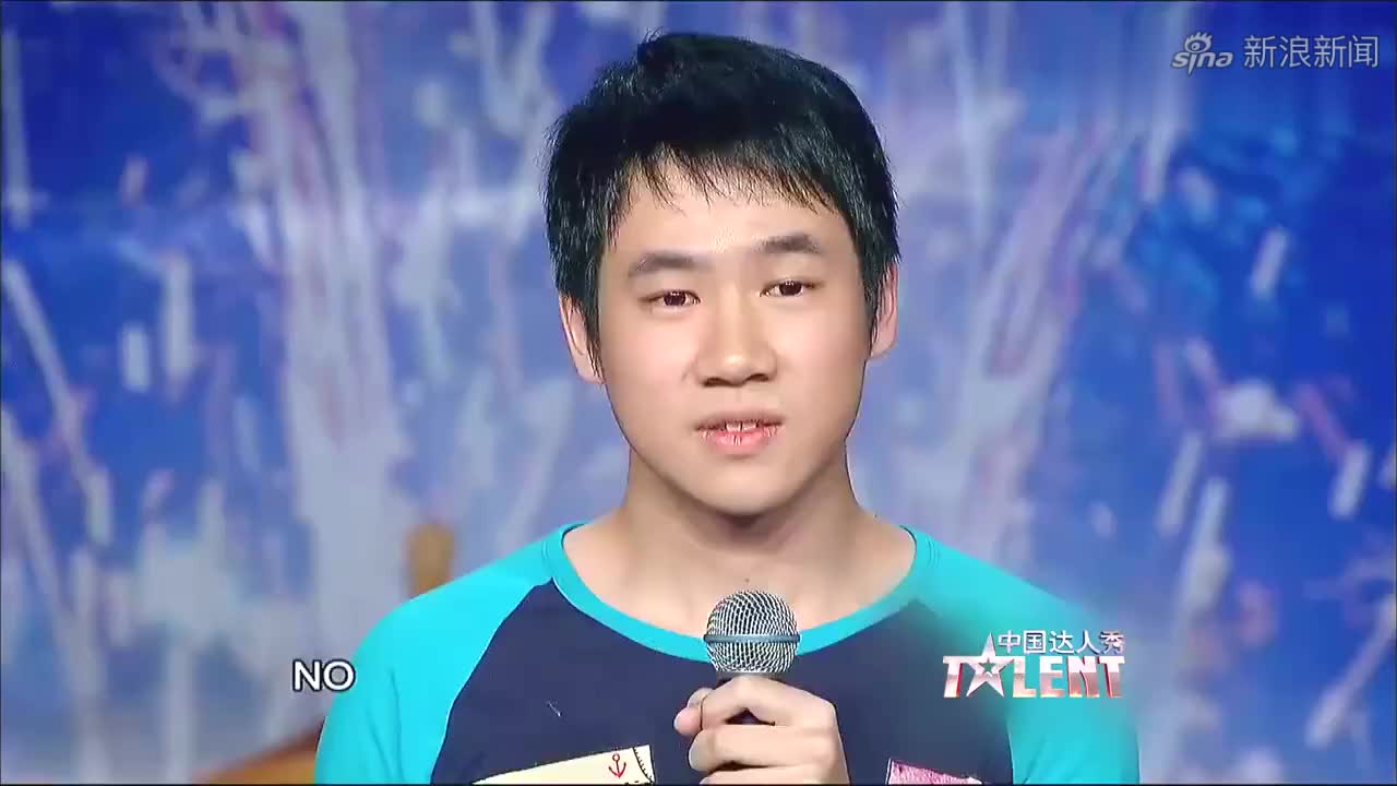 宅男用手演唱黄舒骏的《恋爱症候群》,导师直呼有意思!