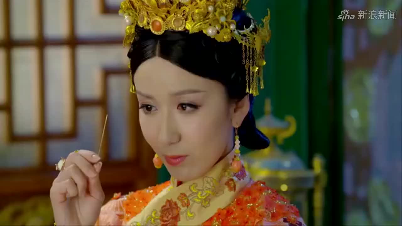 小玄子把小桂子叫走了,公主很生气,要小桂子学刺绣