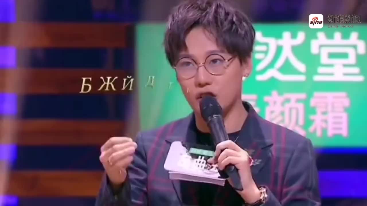 欢乐喜剧人7:刘维牵着老板的手,没想到最后还亲了一口,太搞笑