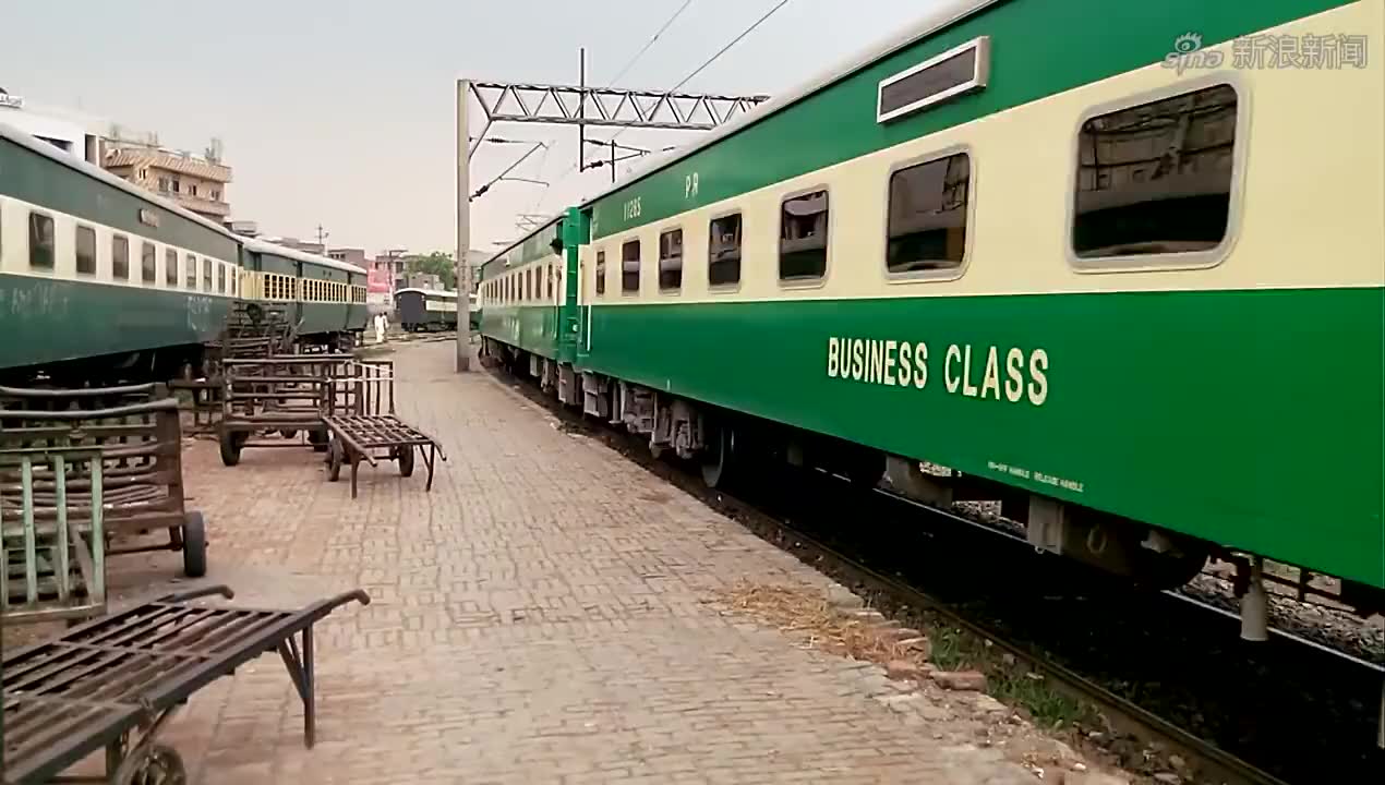 在巴基斯坦住酒店,巴铁朋友每天要送饭过来,拒绝不了就记在心里