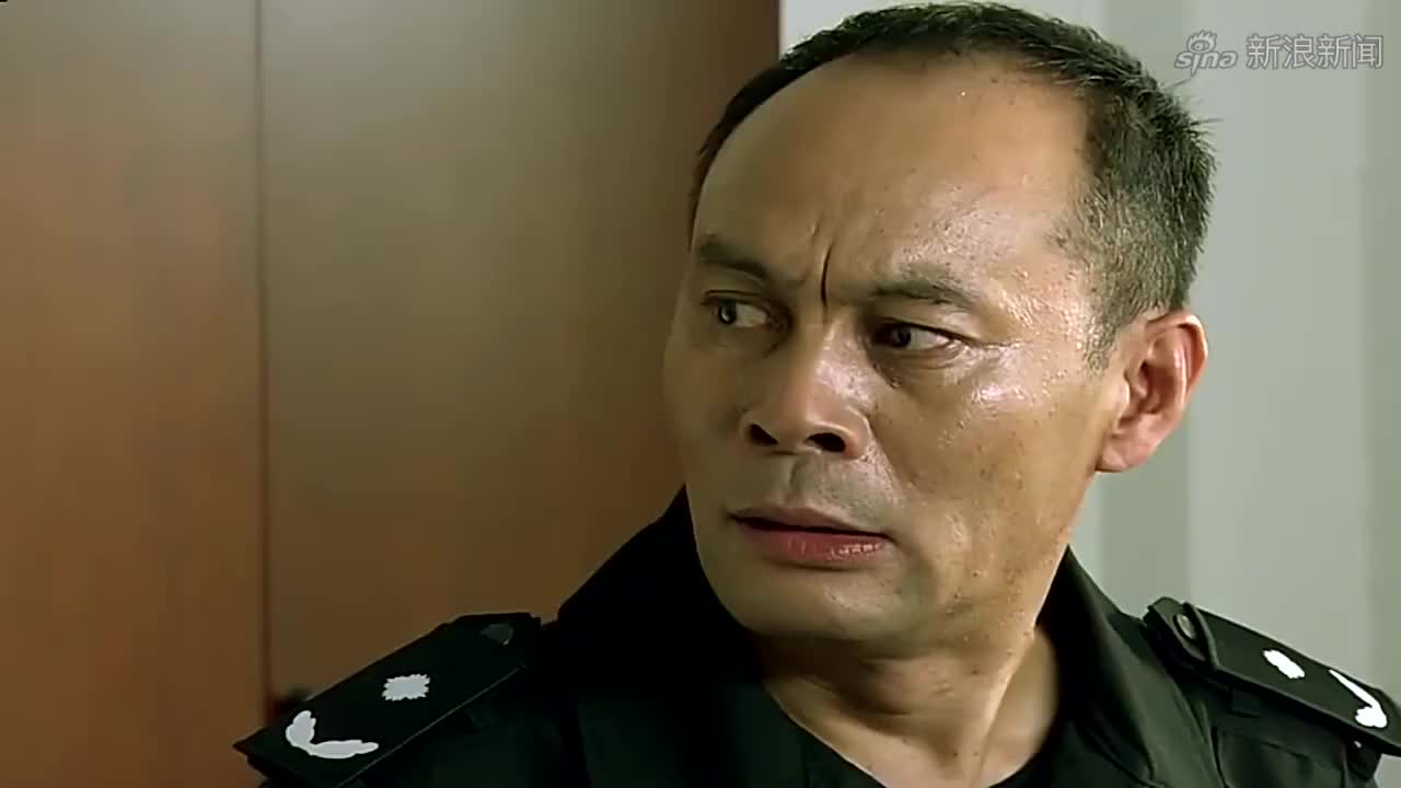 龙飞虎认美女特警当女儿,父女情深,真是感人的一面