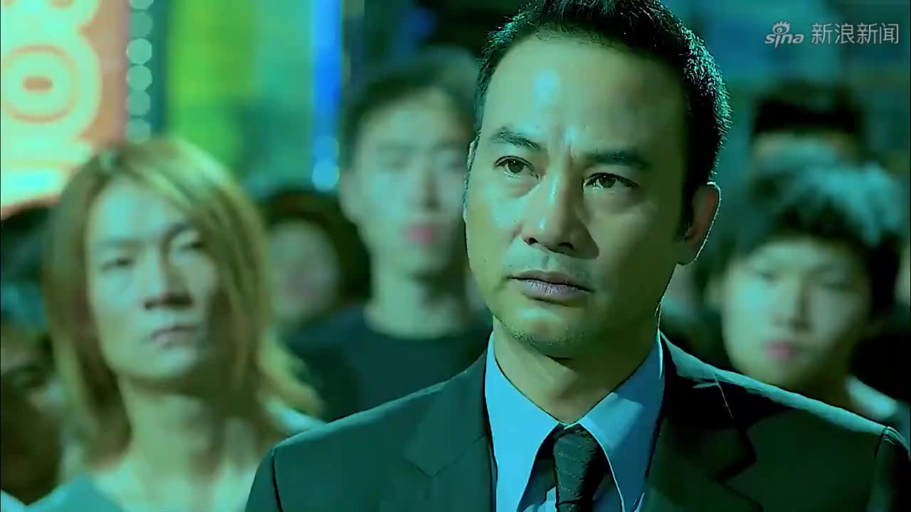 黑道大哥任达华做事从不拖泥带水,说杀对方全家就杀对方全家