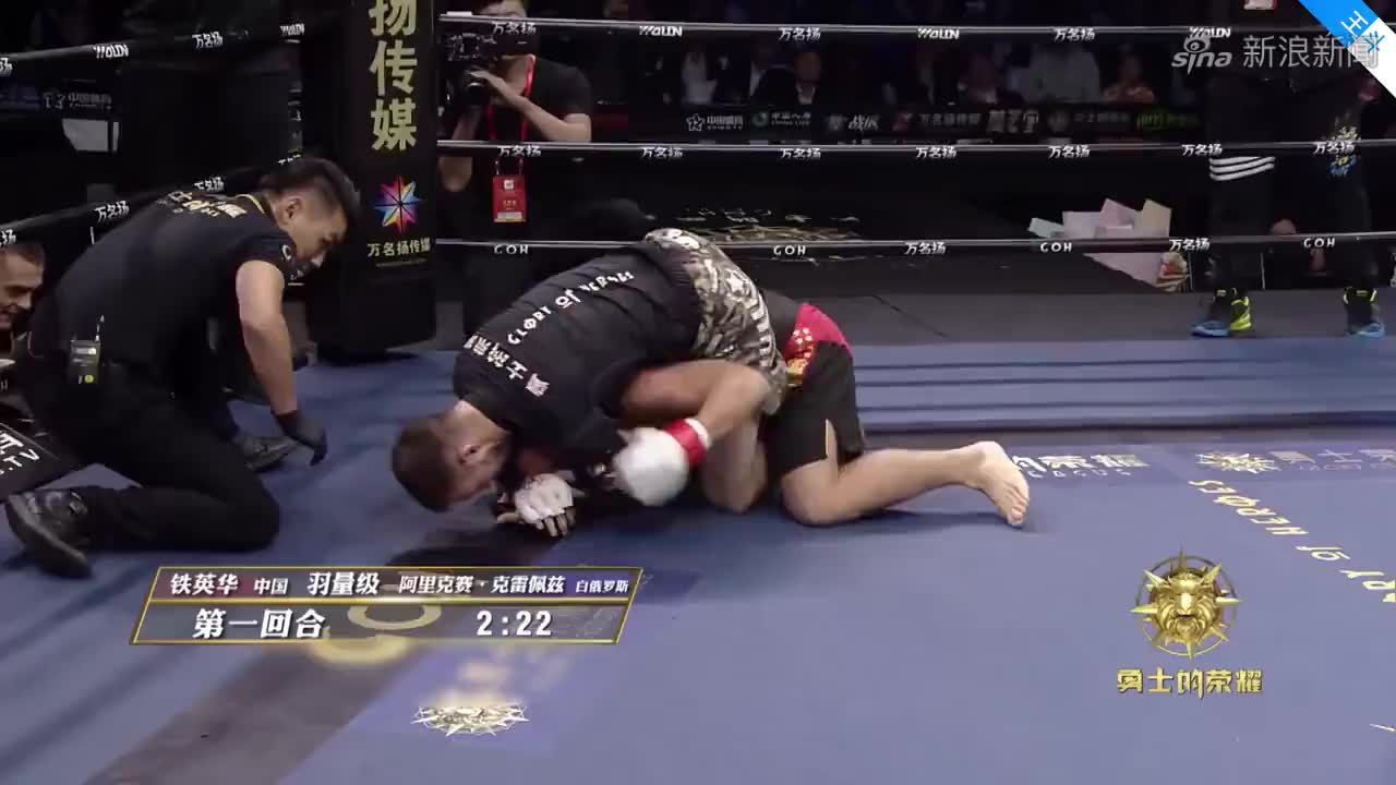 小虎铁英华暴揍美国拳王,一记转身后摆轻松ko,打出中国人气势
