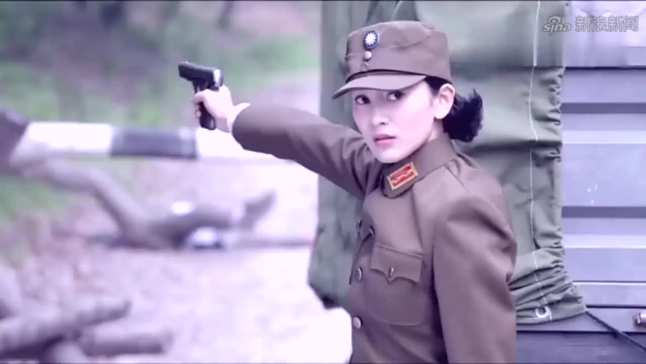 特务被抓捕时想偷袭女军官,没想到关键时刻被国军特工一枪干掉