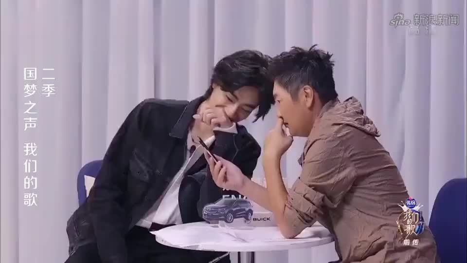 金靖和吴彼上秒还在吵架,见到孩子开门,俩人瞬间和好如初