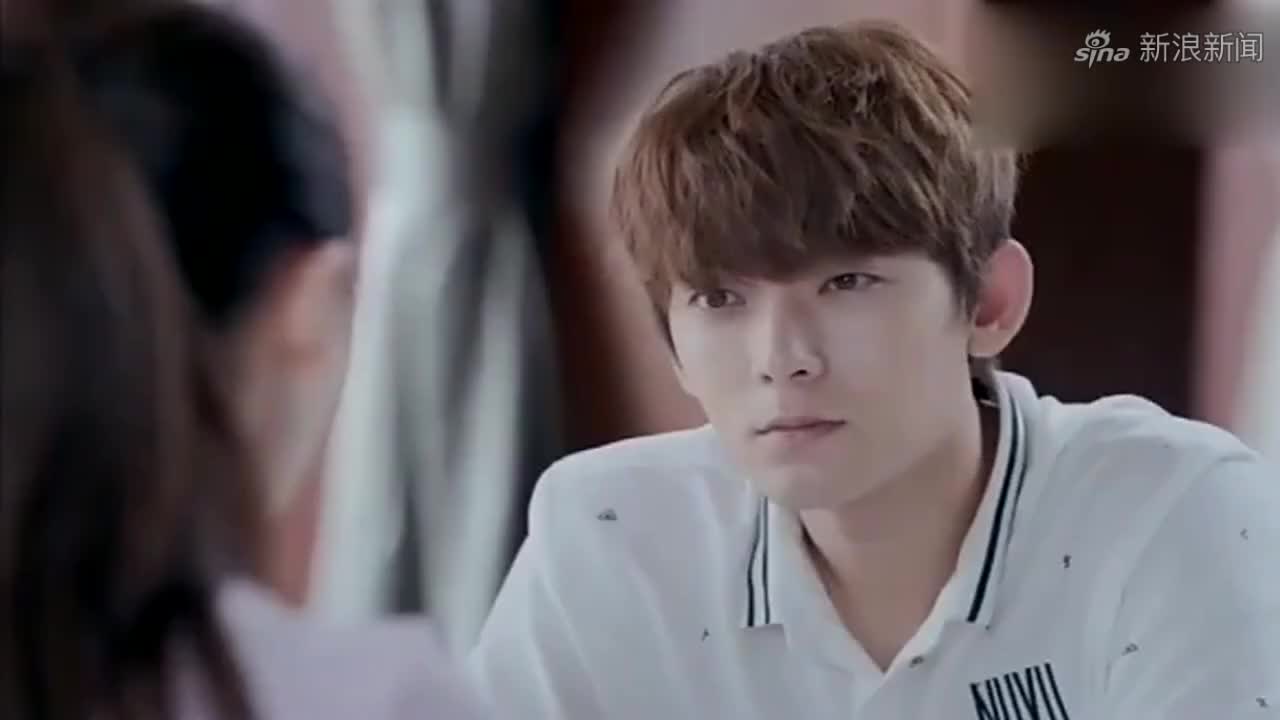 百草的动作太帅了,成功破解尹秀的横扫千军腿,气得尹秀怒火终烧