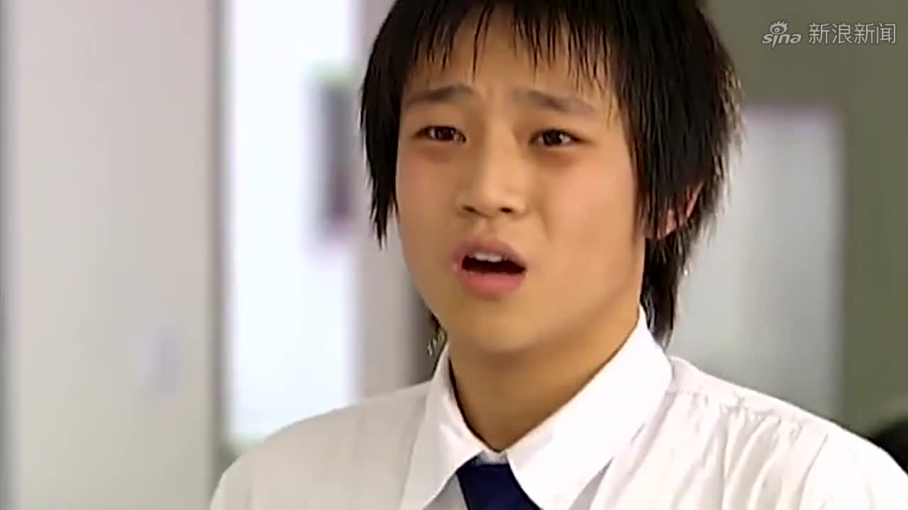 十八岁的天空:男生在老师课堂上画他的自画像,被叫到办公室!
