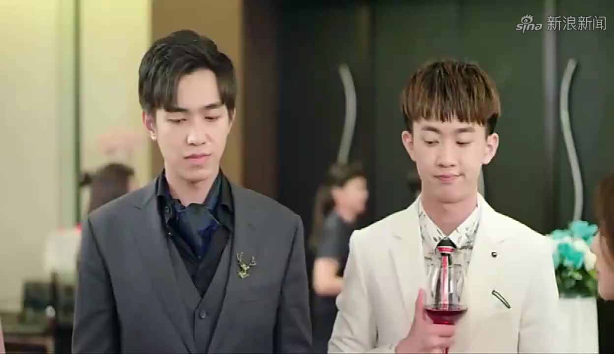 梁森骗静静说宴会取消了,却带林鹿去参加宴会