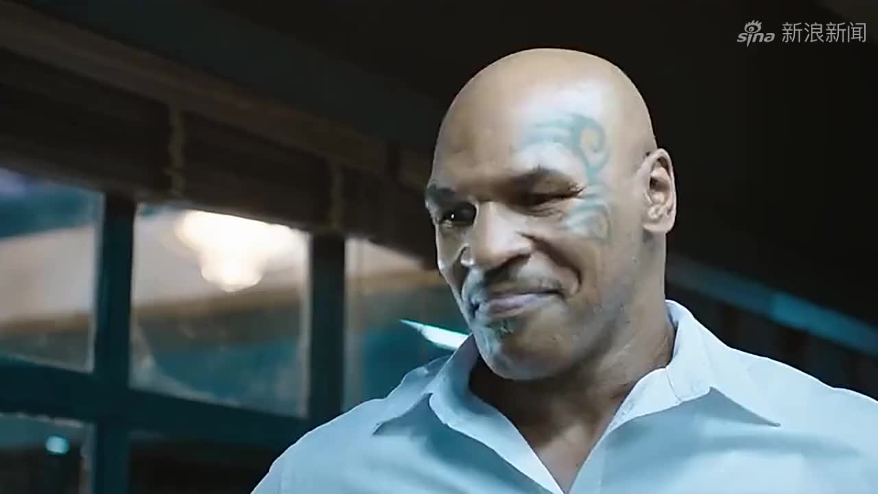 伯比克到了泰森面前也成拳下魂,一回合被ko成烂泥般瘫软在擂台