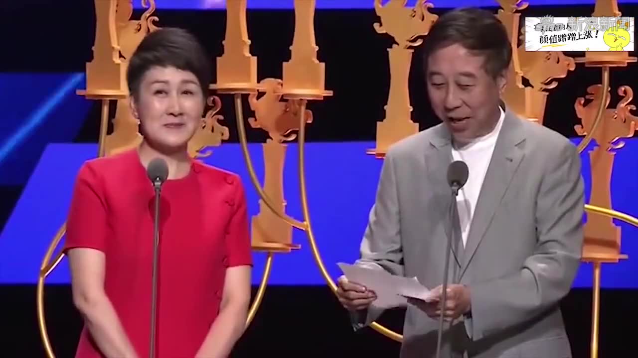 宋小宝一见周涛,就害羞的往她怀里靠,直呼有电!周涛魅力大片段