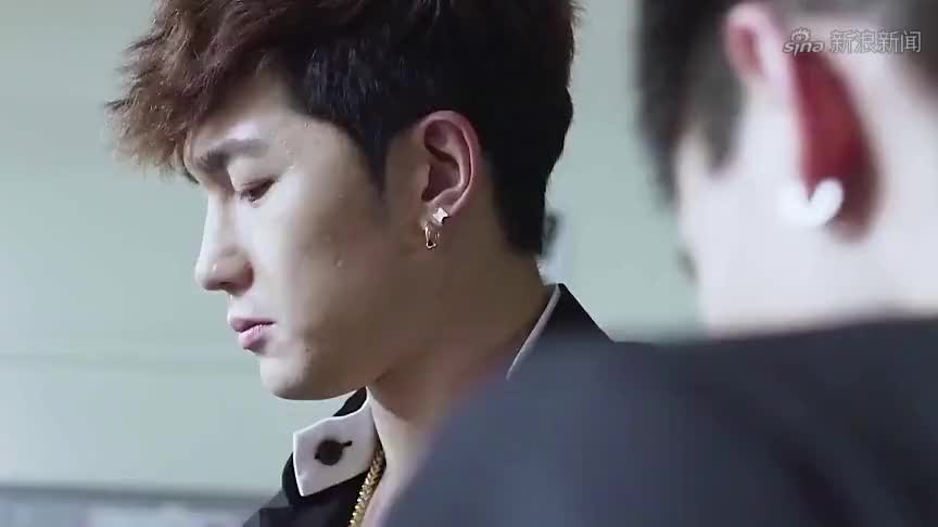 辣目洋子背后一凉,黄奕:背叛我的下场你知道