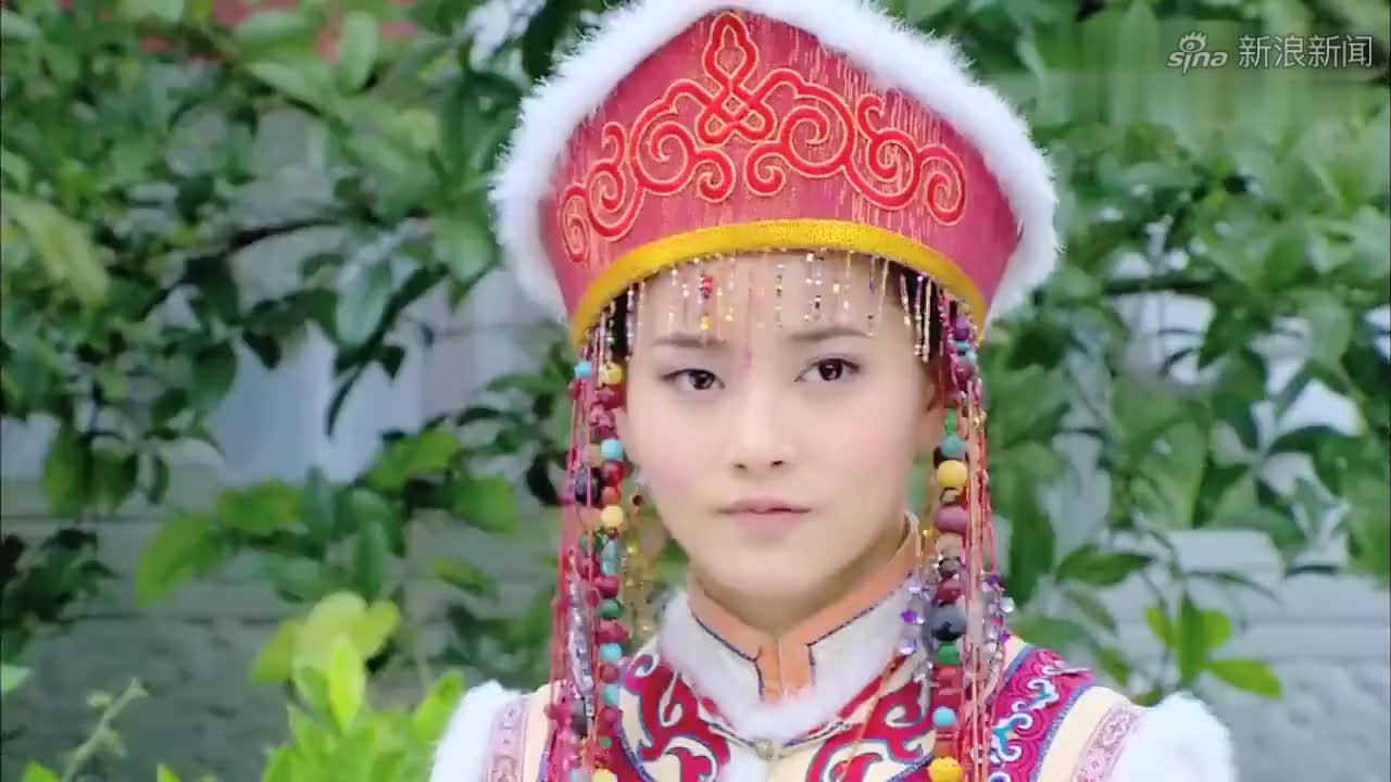 小燕子使诈被蒙古格格狂揍,尔康挺身而出阻止了这一切