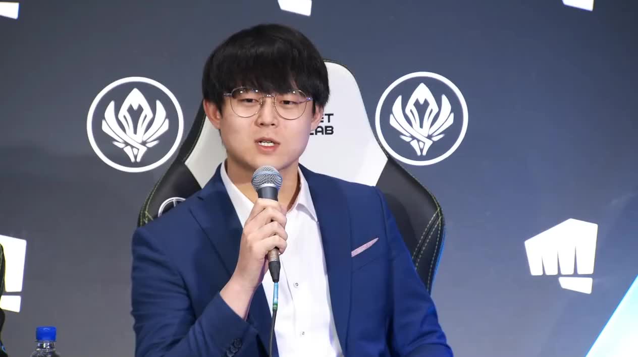 第三支接受采访的是rng战队 问poppy:打lpl和国际赛有什么不同?