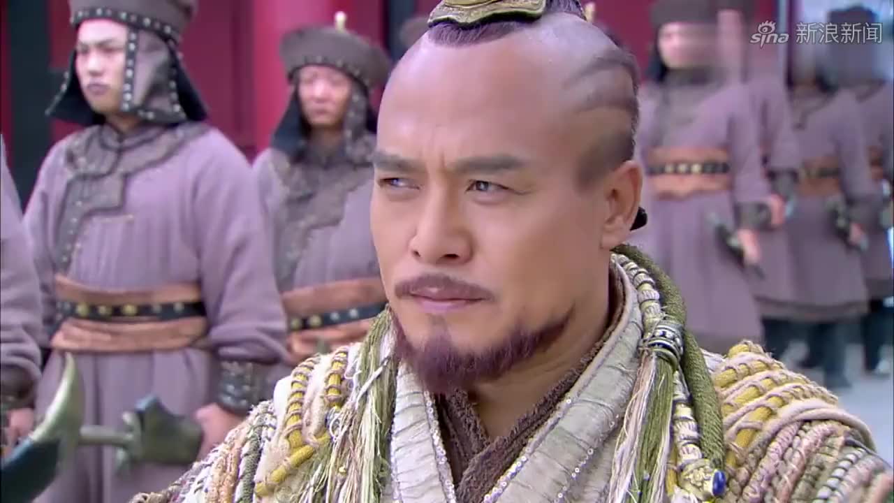 古灵精怪的杨过,刚出场就把霍都治住了,场下的人都开怀大笑