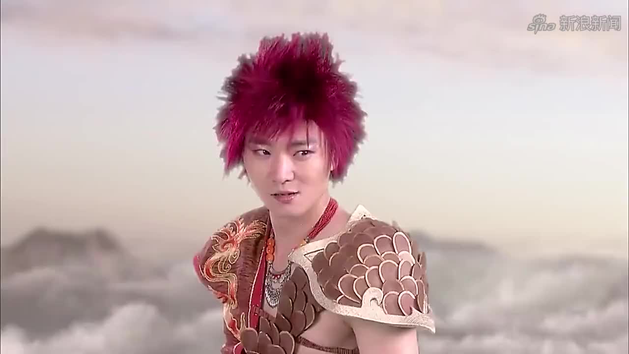 众神仙害怕火龙子,刚见面就纷纷后退,唯独把杨戬一人留在原地