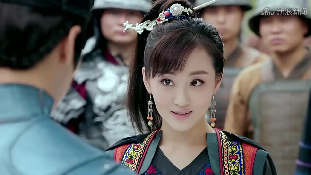 杨凌传:忽然有人进来厨房,太子慌忙地让唐姑娘躲进桌底