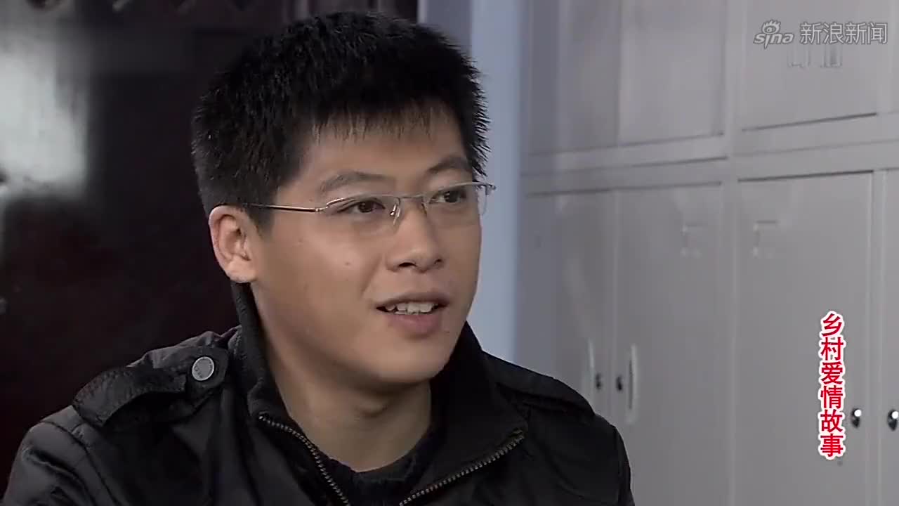 谢永强正为果园的事犯愁,到镇上找专家,恰好碰到陈艳楠