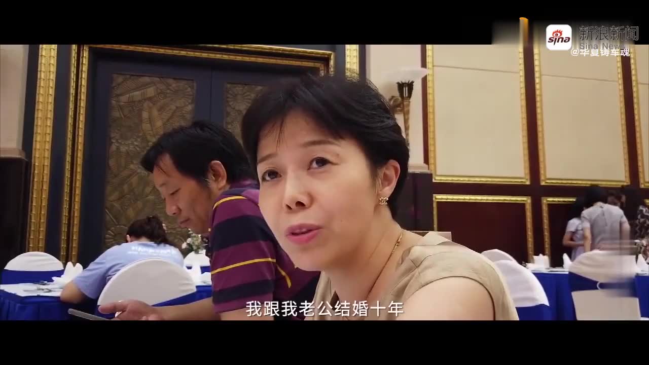 初晓敏:中午饭怎么解决?我们试试自热煲仔饭