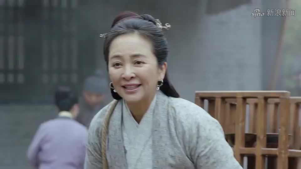 锦衣之下:今夏是卖豆腐袁大娘,捡回来的,所以很多人叫她野孩子