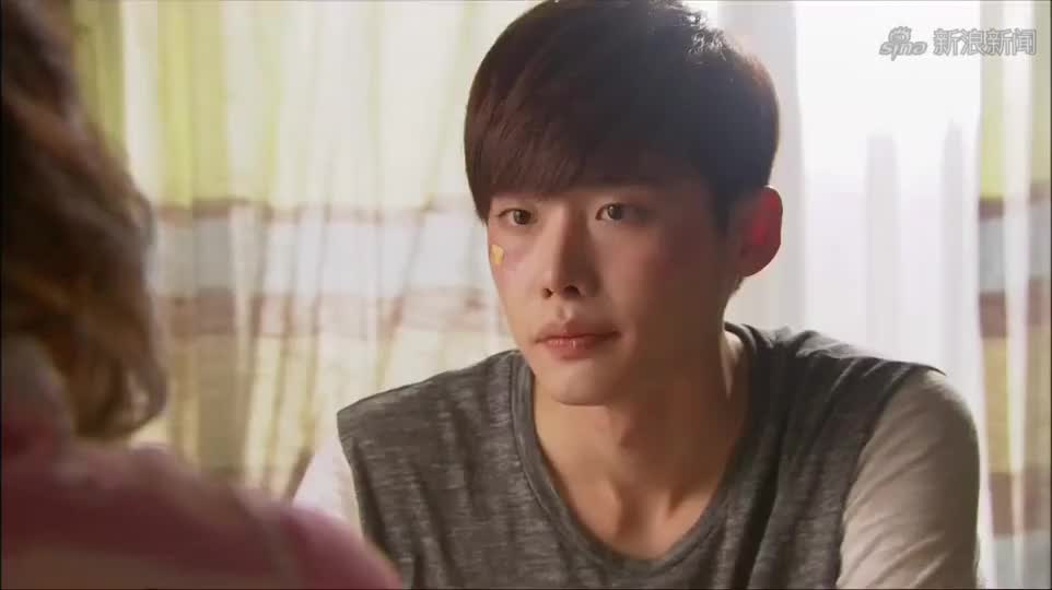 街头乞丐深情演唱一首《下定决心忘记你》,公园大爷,听得直拍手