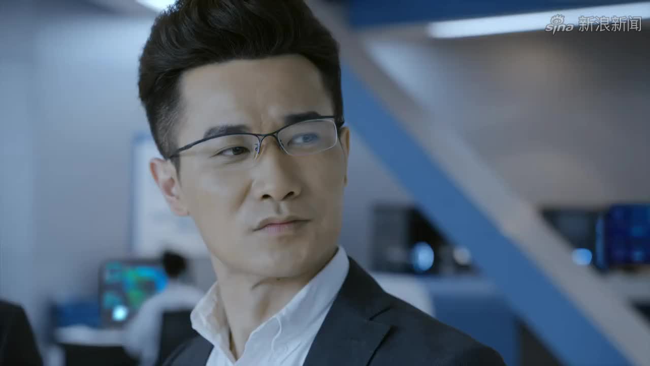 谍海追踪:老爸老妈回家吵架,谁料女儿在门后偷听,下刻却懵了