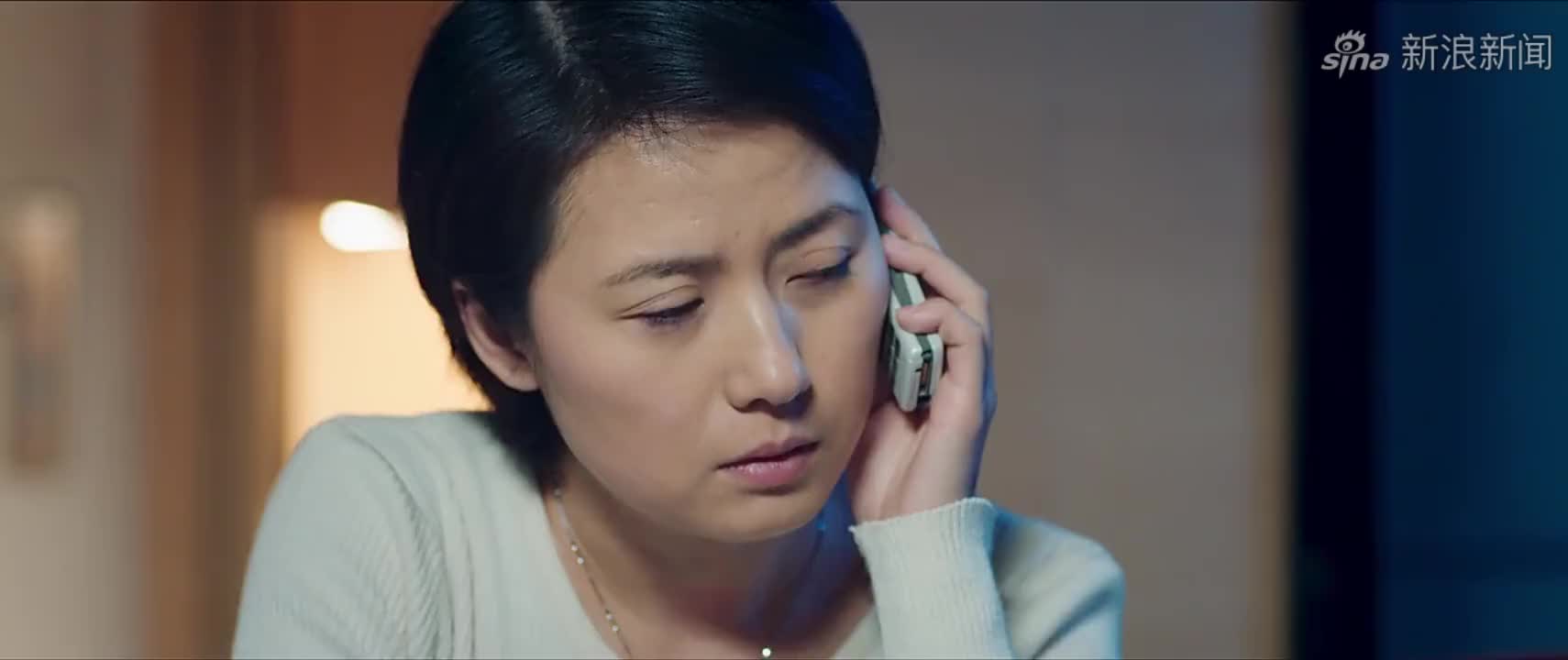 最好的我们:齐阿姨给耿耿送牛奶,耿耿正在给妈妈打电话