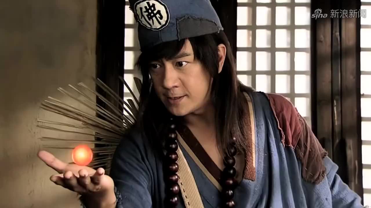 济公当着师兄的面吃狗肉,真是胆大包天