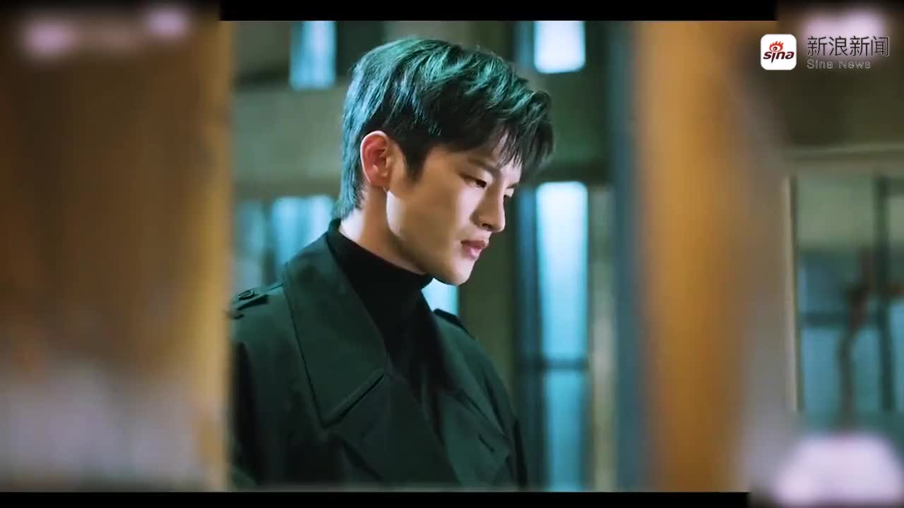 徐仁国叼烟的动作太撩人了~ 奶狗外表下的腹黑属性