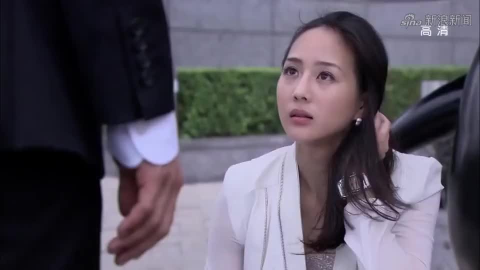 苏曼上班搭出租车被抢,被高富帅上司威胁坐车,苏曼很无奈!