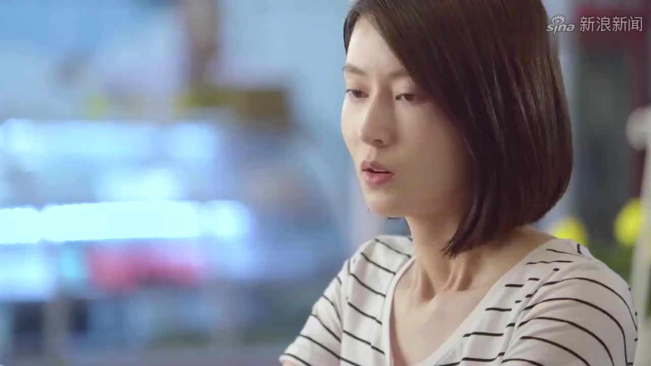 金子晴请闺蜜吃饭,殊不知是她安排的散伙饭,闺蜜怨妇的样子!