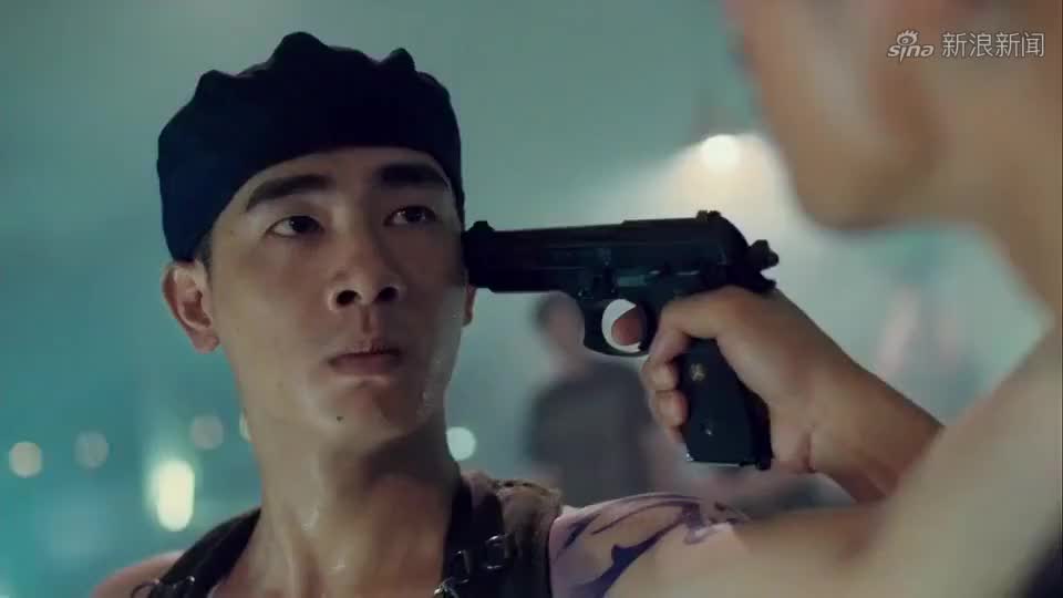 黄擎卫跟仇恨蜈蚣单挑,结果被他的毒液灼伤!