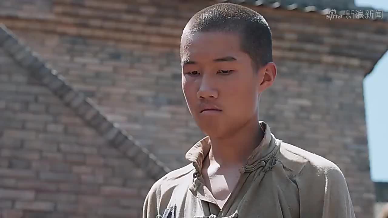 何辅堂下葬,魏正先欲开棺验证,刚举起枪,黑娃一刀砍断他的手