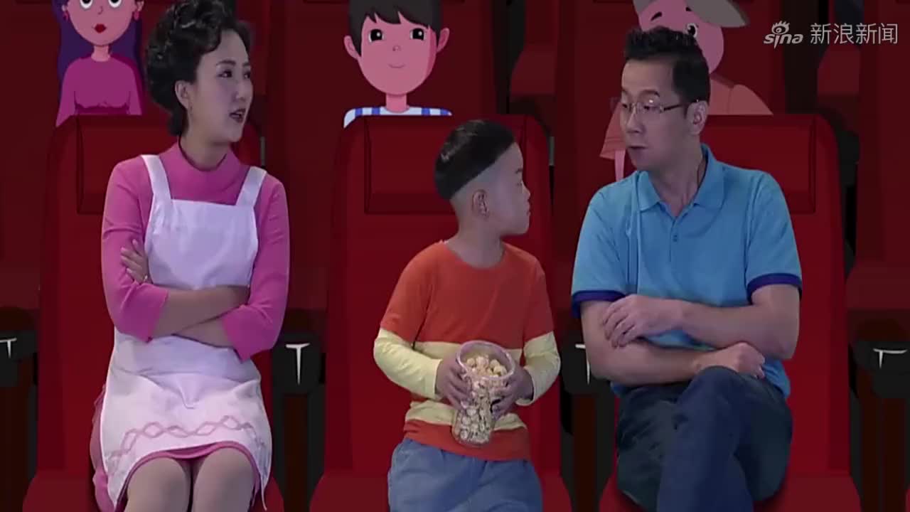 小头爸爸想偷带妈妈去看电影,没想到被大头儿子抓到了