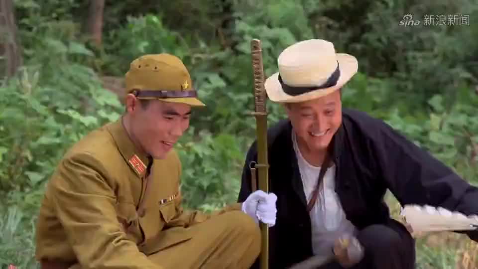 踏破硝烟:佐佐木竟坐着烤红薯吃,井村直接扇了他一巴掌