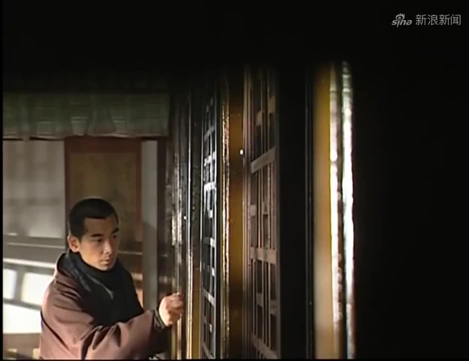 第二梦带着龙儿到破庙避雨,不料偶遇怀空,两人相见恨晚