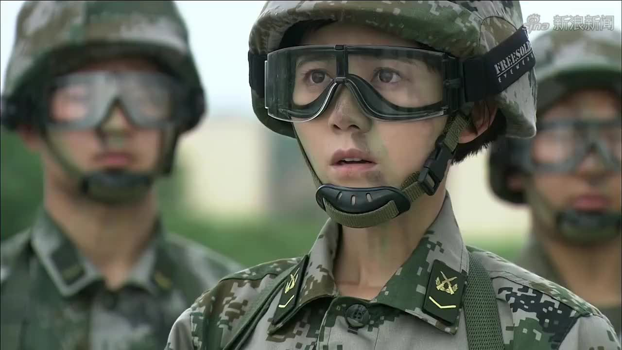 特战女兵3秒处置高空跳伞险情