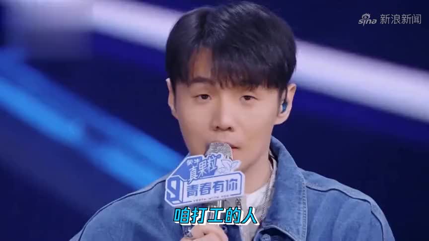 李荣浩音乐节着急下班,被粉丝要求加班不愿意,敷衍式表演三秒钟