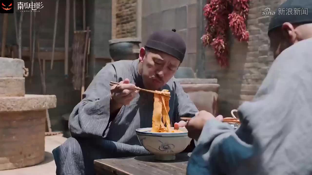 白鹿原:有种香叫刘佩琦吃面,一口油泼面一口大蒜瓣,简直享受