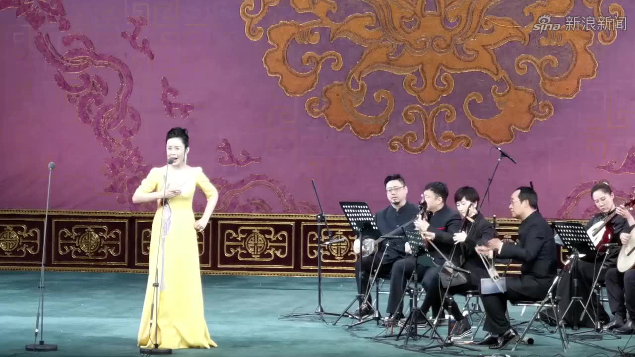 上台过于紧张 小尼建议选手先来段京剧压压惊