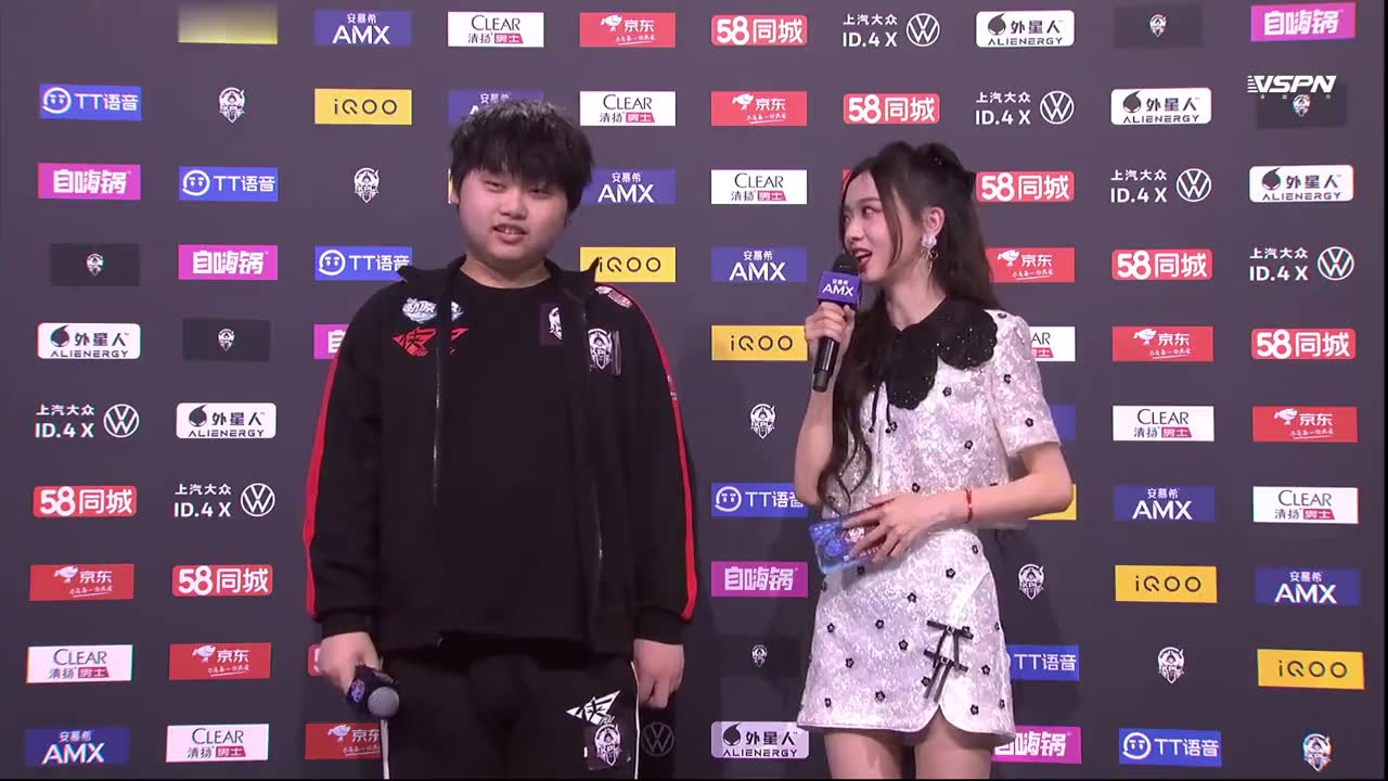 赛前采访 @estarpro诺言 :我想当拜月教主,我想当大反派!