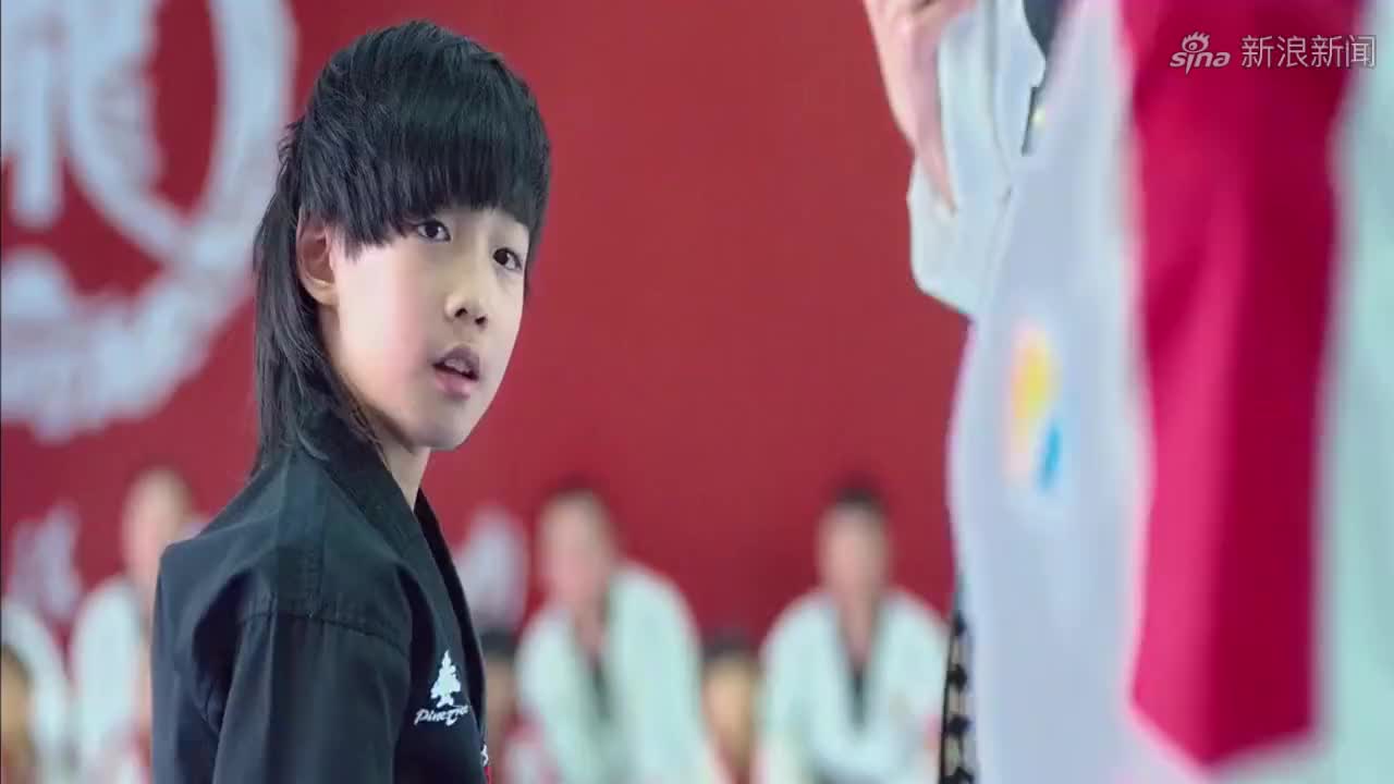 龙拳小子:小小年纪就是跆拳道高手,四个大汉竟打不过一个小学生
