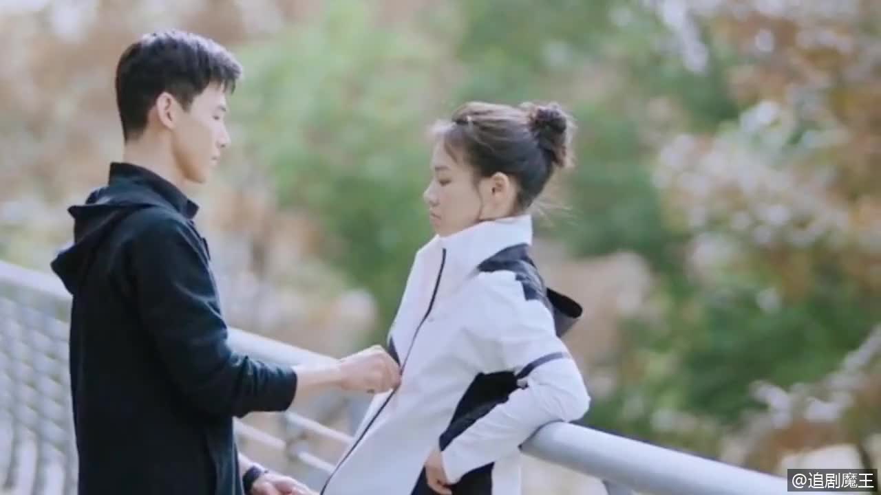 城池营垒:白敬亭主动献吻马思纯,马思纯瞬间满脸羞红,甜齁观众