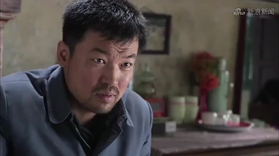 豆包二叔家盖新房啦!张爷爷张叔叔都在帮忙,这大砖多多能拎动?