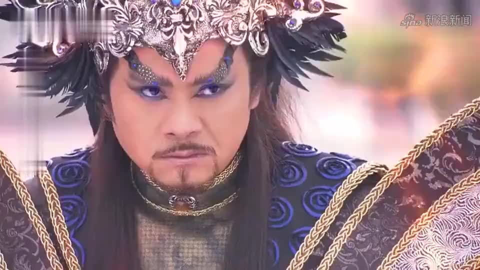 大鹏鸟被济公困住后,结果白雪等人把他当玩具,玩起了套圈圈