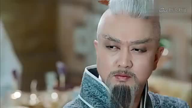 锦觅和老胡准备离开,不料黑魔居然偷袭锦觅,不料上仙及时出现