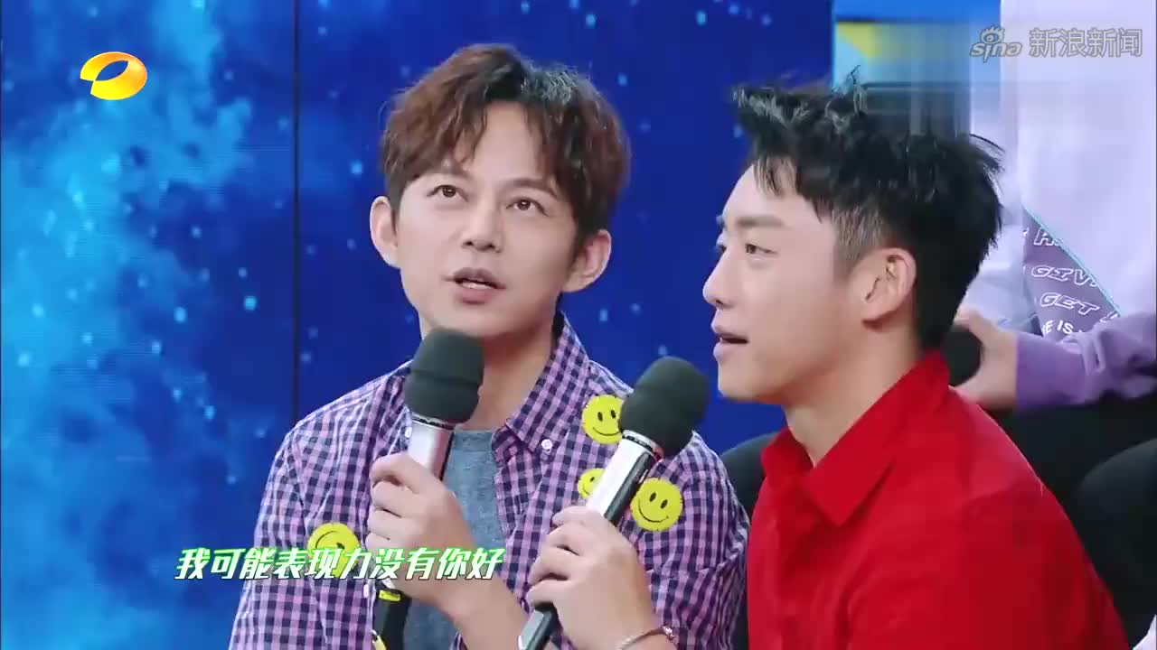 快本何炅向郑凯炫耀,自己和摄像师的默契,毛不易看热闹笑坏