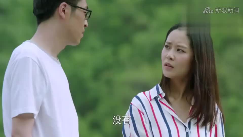 平凡歲月:李三寶和王薔牽手郊遊,美景配佳人真是浪漫