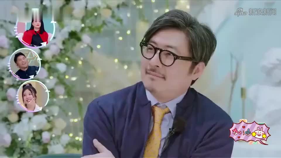 王岳伦让王诗龄坐着,他蹲着吃饭,谁知没一会儿他搬来一个凳子