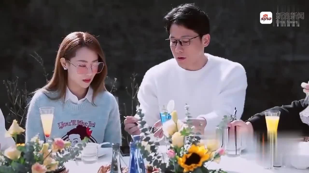 王琳情绪越来越激动,方磊立马拽住她的胳膊:别喝了!